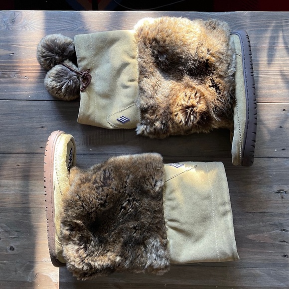 Manitobah Mukluks - Picture 1 of 10